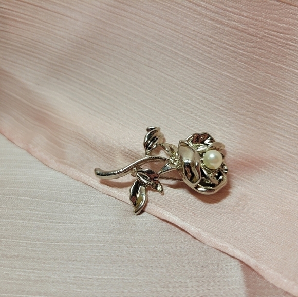 Jewelry - Vintage Silver-toned Rose Brooch with Faux Pearl
